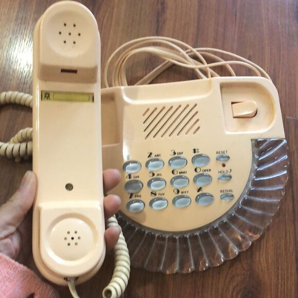 Vintage Lucite clam shell peach phone - Picture 3 of 5